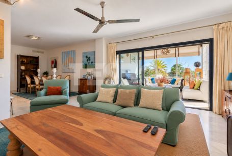 Exclusive south-east facing penthouse with an 80 m² terrace and partial sea views in El Polo de Sotogrande