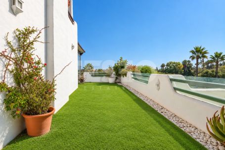 Exclusive south-east facing penthouse with an 80 m² terrace and partial sea views in El Polo de Sotogrande