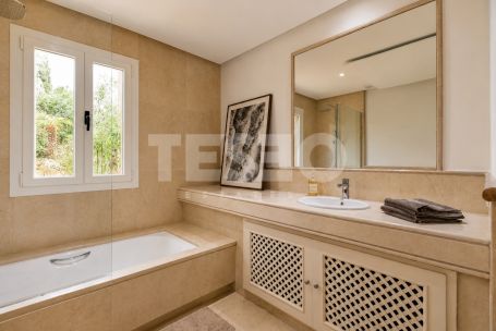 Appartement de luxe avec vue sur un espace vert à Valgrande, Sotogrande Alto