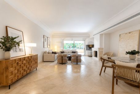 Appartement de luxe avec vue sur un espace vert à Valgrande, Sotogrande Alto