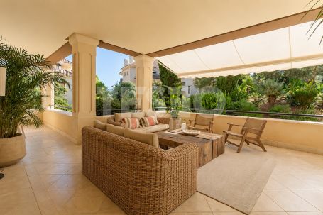 Appartement de luxe avec vue sur un espace vert à Valgrande, Sotogrande Alto