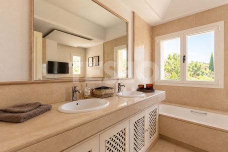 Appartement de luxe avec vue sur un espace vert à Valgrande, Sotogrande Alto