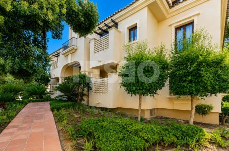Appartement de luxe avec vue sur un espace vert à Valgrande, Sotogrande Alto