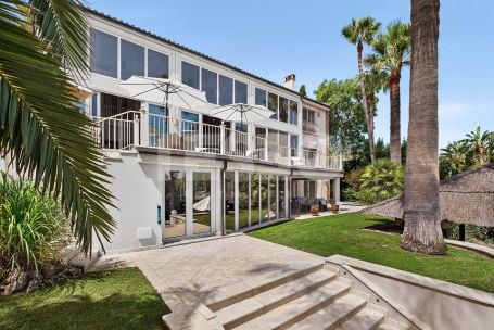 Exceptional Contemporary Villa with Tropical Gardens in Sotogrande Alto’s Zone C