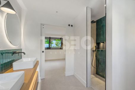 Luxury villa in Zone B, Sotogrande Costa: space, privacy, and light