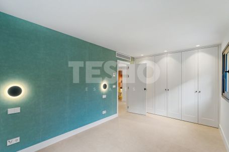 Luxury villa in Zone B, Sotogrande Costa: space, privacy, and light