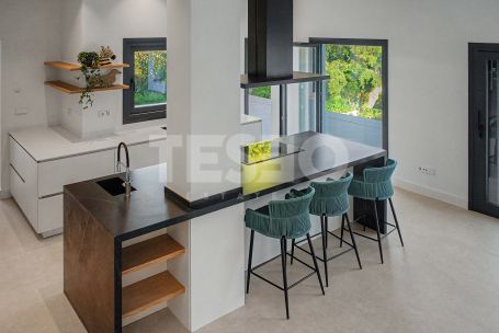 Luxury villa in Zone B, Sotogrande Costa: space, privacy, and light