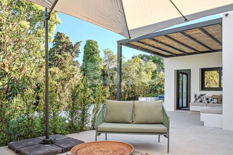 Luxury villa in Zone B, Sotogrande Costa: space, privacy, and light