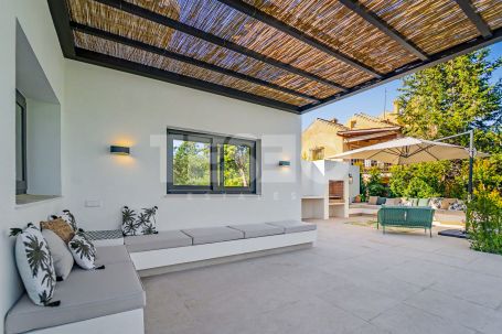 Luxury villa in Zone B, Sotogrande Costa: space, privacy, and light
