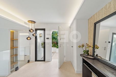 Luxury villa in Zone B, Sotogrande Costa: space, privacy, and light