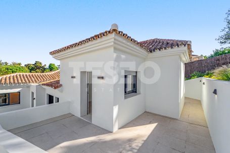 Luxury villa in Zone B, Sotogrande Costa: space, privacy, and light