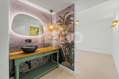 Luxury villa in Zone B, Sotogrande Costa: space, privacy, and light