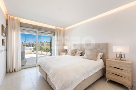 Super Apartment on a single floor in the Pier1 building, Sotogrande Marina