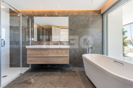 Super Apartment on a single floor in the Pier1 building, Sotogrande Marina