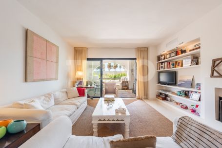 Three-bedroom plus one apartment with a covered terrace, communal pool and private garage in El Polo de Sotogrande.