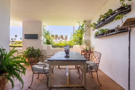Three-bedroom plus one apartment with a covered terrace, communal pool and private garage in El Polo de Sotogrande.