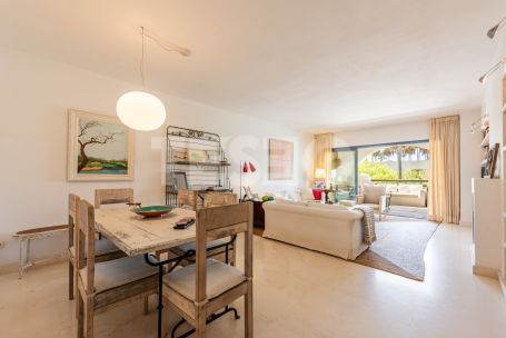 Three-bedroom plus one apartment with a covered terrace, communal pool and private garage in El Polo de Sotogrande.