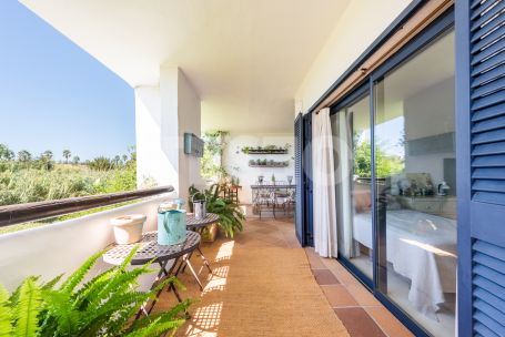 Three-bedroom plus one apartment with a covered terrace, communal pool and private garage in El Polo de Sotogrande.