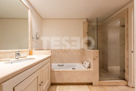 Three-bedroom plus one apartment with a covered terrace, communal pool and private garage in El Polo de Sotogrande.
