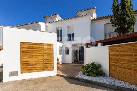 Nice Townhouse near La Cañada Golf Club and overlooking the sea
