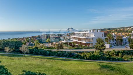 Ático de lujo en Alcaidesa Golf con vistas al mar y al golf