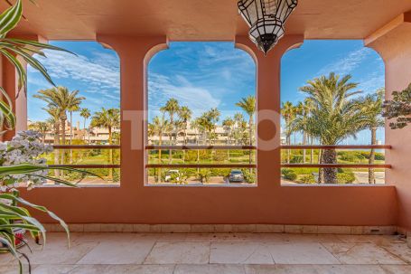 Apartment with sea views and close to the beach club the Octogono