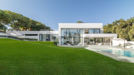 Luxuriöse moderne Villa in Zone D in Sotogrande zu verkaufen