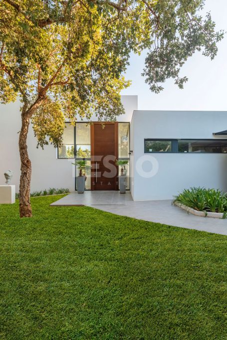 Luxuriöse moderne Villa in Zone D in Sotogrande zu verkaufen