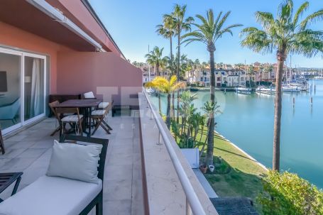 Duplex Frente al Puerto Deportivo en Ribera del Arlequín, Sotogrande