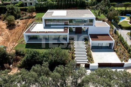 VILLA SUEÑO - IMPRESSIVE CONTEMPORARY VILLA IN LOS ALTOS DE VALDERRAMA, SOTOGRANDE ALTO