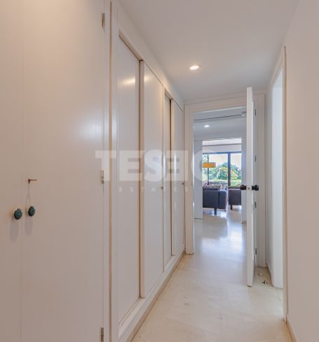 Lovely modernised ground floor apartment in Paseo del Mar with private garden.