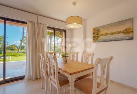 Lovely modernised ground floor apartment in Paseo del Mar with private garden.