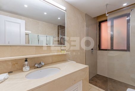 Lovely modernised ground floor apartment in Paseo del Mar with private garden.