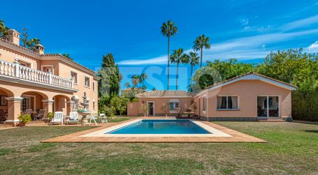 Villa zum Verkauf in Kings and Queens, Sotogrande Costa