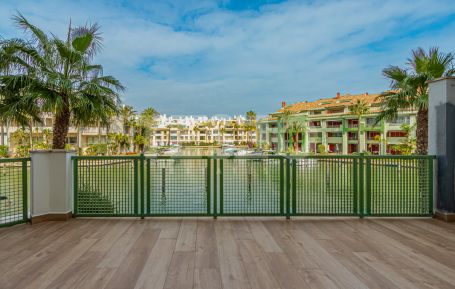 Luxurious Apartment in Jungla del Loro, Sotogrande Marina