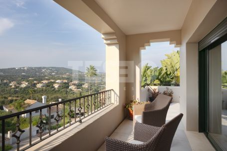 4 Schlafzimmer Villa in Sotogrande Alto, die Andalucian Eleganz und Komfort verkörpert.