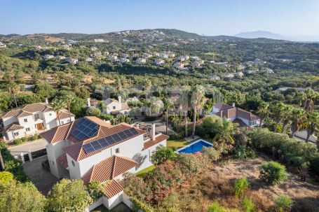 4 Schlafzimmer Villa in Sotogrande Alto, die Andalucian Eleganz und Komfort verkörpert.