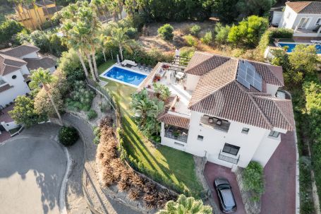 4 Schlafzimmer Villa in Sotogrande Alto, die Andalucian Eleganz und Komfort verkörpert.