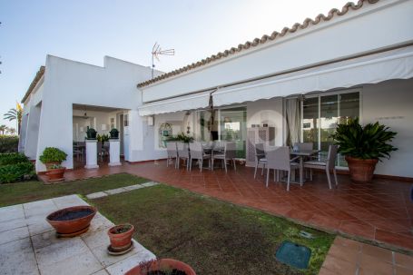 Single-Family Home by the Golf Course and Beach in the Golf Bungalows