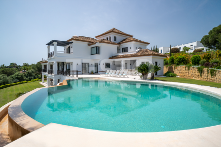 Exclusive luxury villa in La Reserva, Sotogrande, with panoramic views and premium equipment