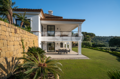 Exclusive luxury villa in La Reserva, Sotogrande, with panoramic views and premium equipment