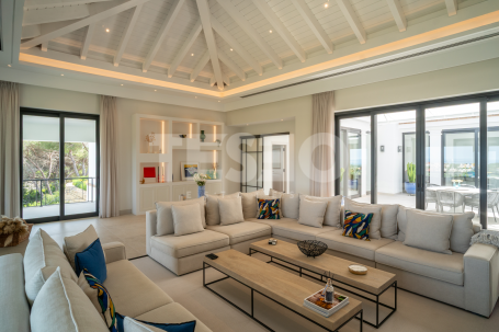 Exclusive luxury villa in La Reserva, Sotogrande, with panoramic views and premium equipment