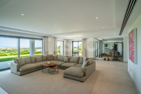 Exclusive luxury villa in La Reserva, Sotogrande, with panoramic views and premium equipment