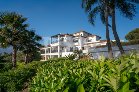 Exclusive luxury villa in La Reserva, Sotogrande, with panoramic views and premium equipment