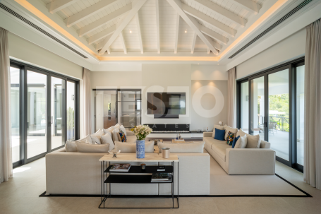 Exclusive luxury villa in La Reserva, Sotogrande, with panoramic views and premium equipment