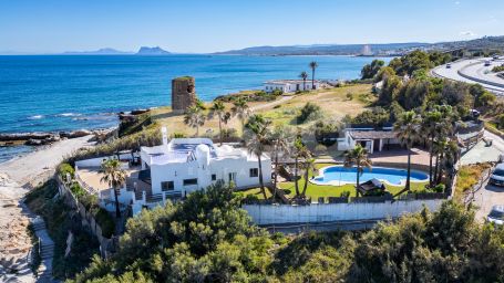 Villa de prestige en première ligne de plage à Chullera, Manilva