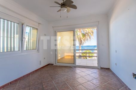 Villa de prestige en première ligne de plage à Chullera, Manilva