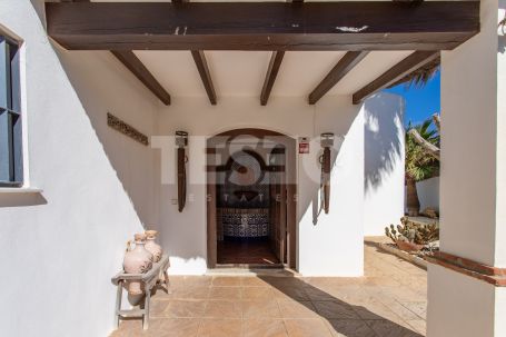 Villa de prestige en première ligne de plage à Chullera, Manilva
