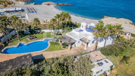 Villa de prestige en première ligne de plage à Chullera, Manilva