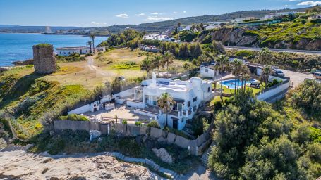 Villa de prestige en première ligne de plage à Chullera, Manilva